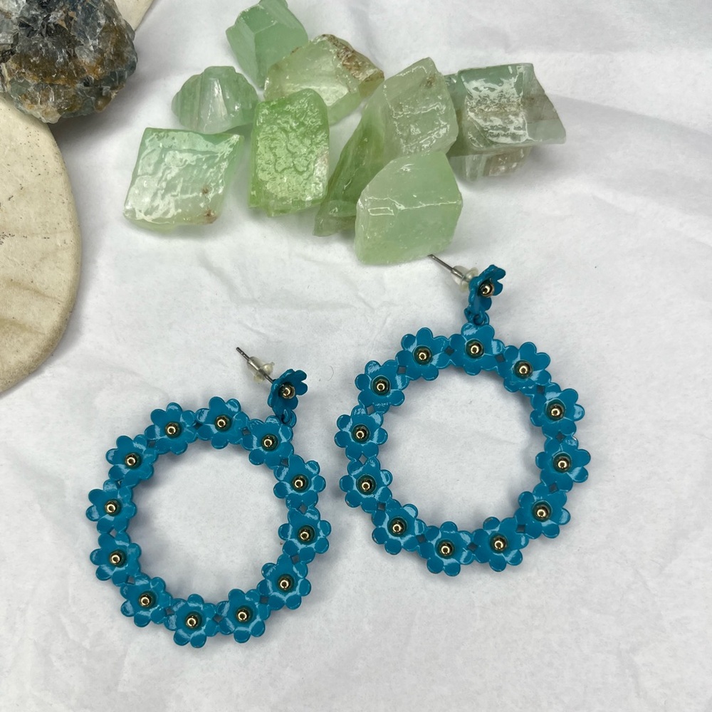 Blue Daisy Hoops 💫 - Picture 3 of 10
